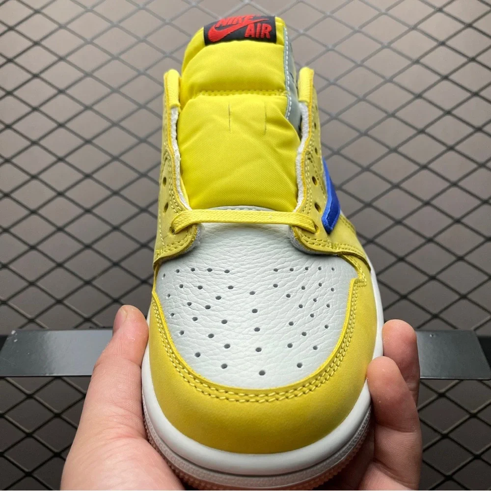 Nike Low Top Sneakers in Yellow, White & Blue